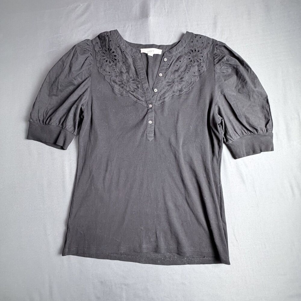 The Loft Black Balloon Sh Sleeve Embroidered Flower 1/4 Button Large Feminine